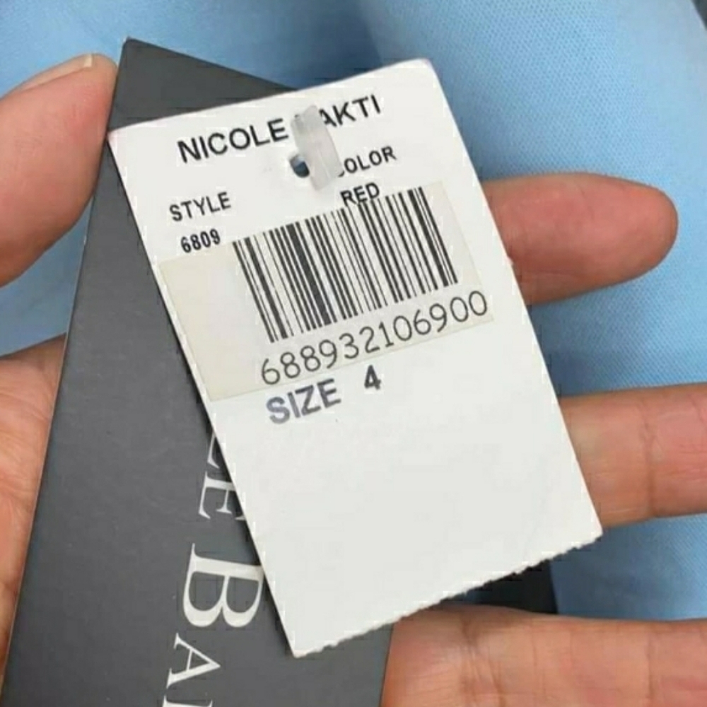 Nicole Backi Gown as Seen on Peggy - Picture 7 of 17